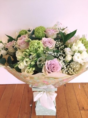 5. Luxury Hand tied Bouquet