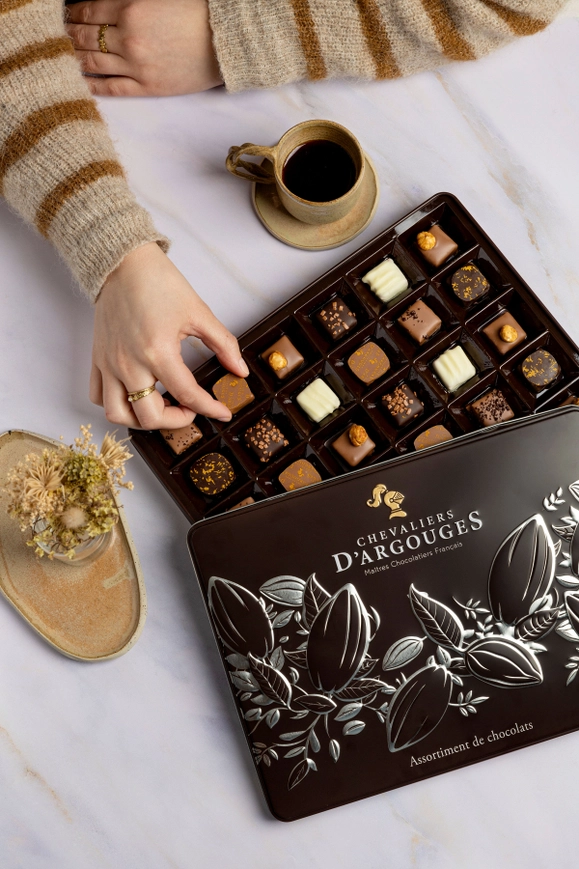 Box of 30 Chocolates   Dark, Milk, White Chocolate