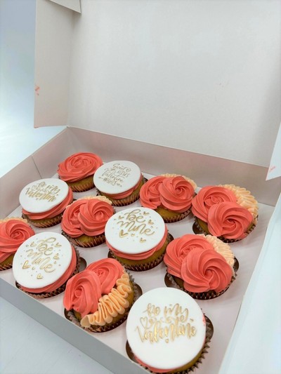 Kamila's Catering Valentine's Cupcakes
