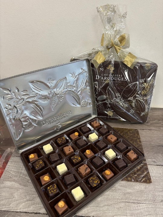 Box of 30 Chocolates   Dark, Milk, White Chocolate