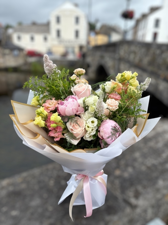Weekly Special: “Blush Breeze” Bouquet – Limited Stock
